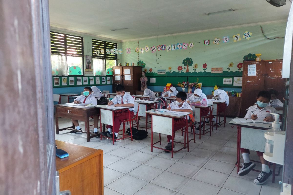Mahasiswa KKN UBP Karawang Adakan Sosialisasi Edukatif di SDN Karanghaur